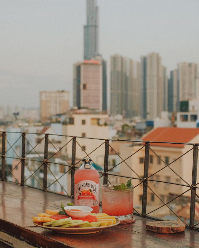 top 10 quán cafe rooftop chill nhất sài gòn