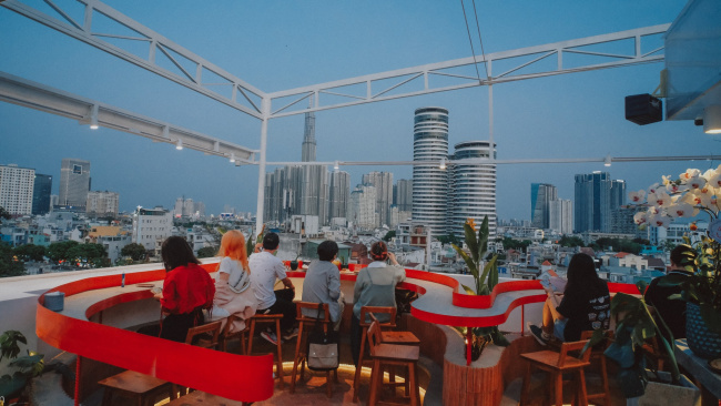 top 10 quán cafe rooftop chill nhất sài gòn