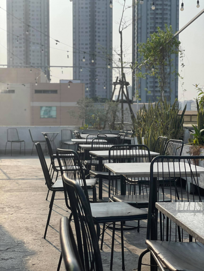 top 10 quán cafe rooftop chill nhất sài gòn