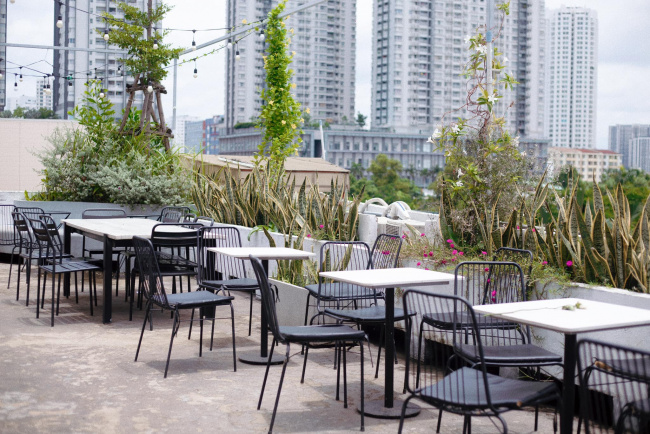 top 10 quán cafe rooftop chill nhất sài gòn