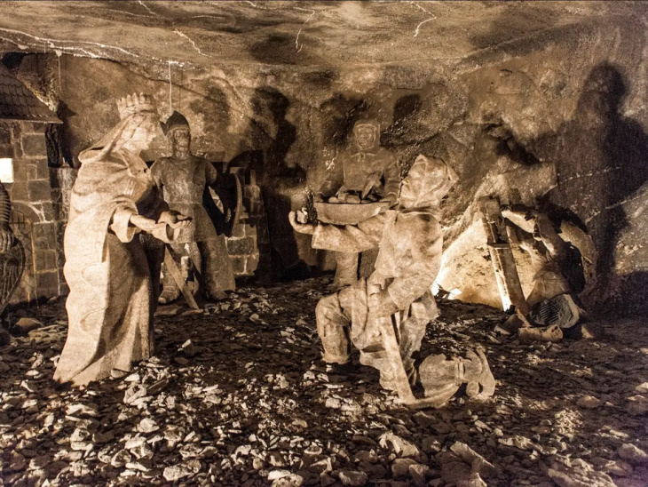 mỏ muối wieliczka, tour châu âu, bên trong mỏ muối wieliczka cổ ở ba lan