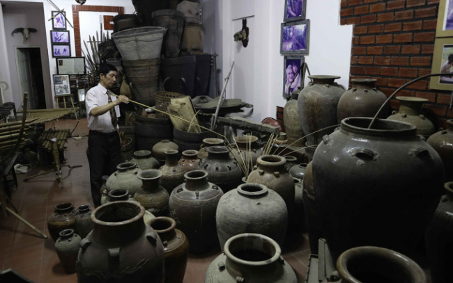 000 artifacts in the central highlands, cultural collectors, dang minh tam, keeper of 30, tay nguyen culture, the keeper of 30,000 cultural artifacts of the central highlands