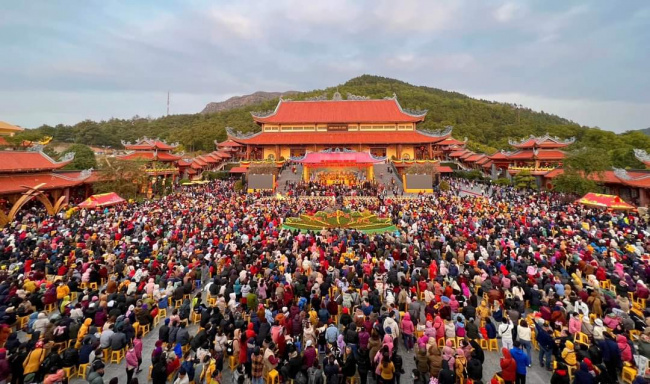 giá vé du lịch tham quan chùa ba vàng quảng ninh 2023