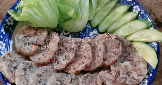 an giang, chau doc, cold spring rolls, ice cream, strange mouth, the west, strange with ice-crusted pork rolls, sold like ice cream in chau doc, an giang