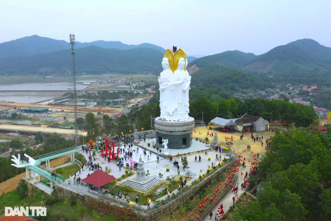 cao pagoda, glass bridge, hand statue, spring travel, vinlove.net, a glass bridge supported by a giant hand first appeared in thanh hoa