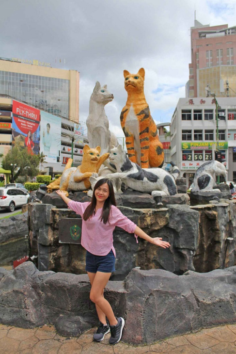 năm mão đến thăm thành phố mèo kuching ở malaysia
