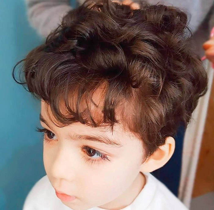 khám phá, tổng hợp các kiểu tóc đẹp cho bé trai từ 1 đến 10 tuổi