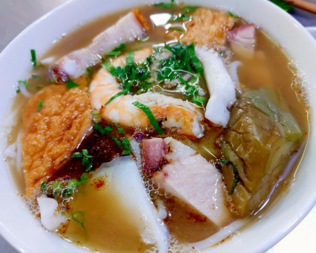 bread soup, broken rice, noodle soup, noodles, saigon delicacies, saigon food, snail, 9 recommended dishes in hcmc for vnexpress marathon runners
