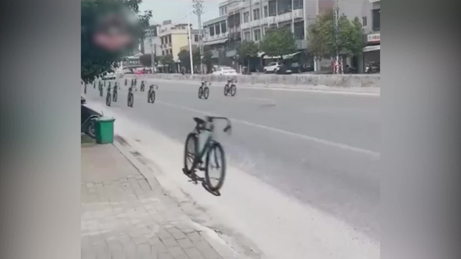 Xe đạp không người lái tấp nập lượn phố