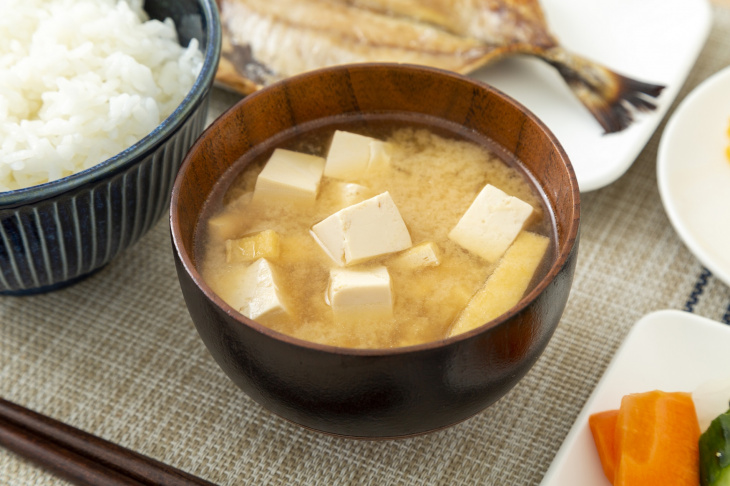 Không chỉ dùng để nấu súp! Khám phá những công dụng khác của tương miso tại nhà máy sản xuất miso 100 năm tuổi
