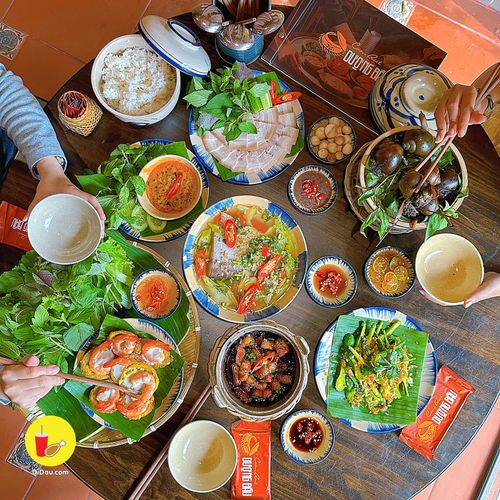 Nữ tỷ phú Mimi Morris bay về Việt Nam, chỉ để ăn CƠM QUÊ DƯỢNG BẦU cùng Vũ Khắc Tiệp