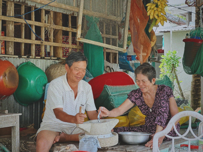 ben tre province, coconut milk, noodle soup, specialty dishes, unique dishes, posting family photos together making western cut dough soup, the guy makes many people crave the taste of his hometown