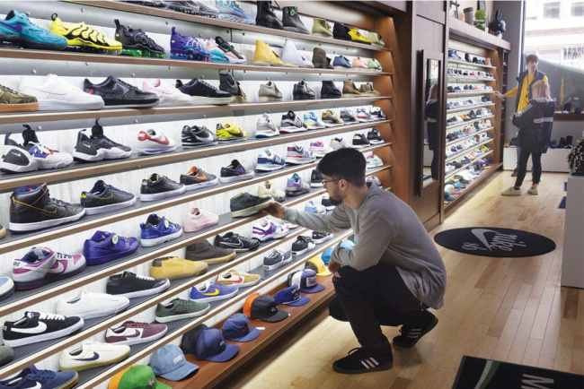 top 9 địa chỉ mua giày sneaker chính hãng uy tín nhất tại tphcm