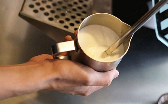 kinh nghiệm, kinh doanh, cách đánh sữa bằng máy pha cà phê – chủ quán và barista cần biết