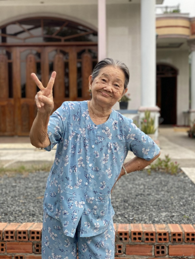 clothes, online selling, starting a business, “order explosion” continuously asked her 87-year-old grandmother to be a photo model for online sales