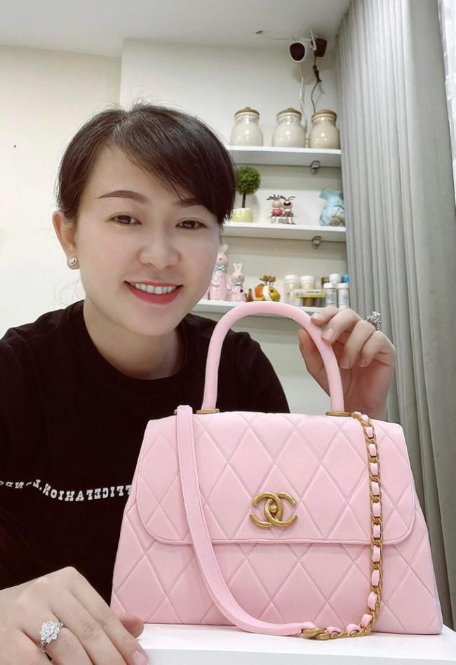 brand bags, cake, realistic cream cake, the rich, hermes, chanel bag-shaped birthday cake for the rich in hcmc
