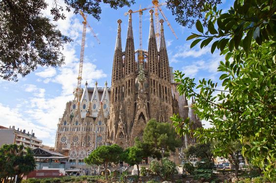 kinh nghiệm du lịch barcelona và top 5 địa điểm không thể bỏ qua