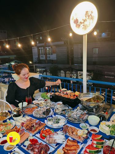 Ngỡ ngàng trước quán buffet chuẩn style SANTORI ngay giữa lòng Sài Gòn chỉ 219K bao ăn hải sản cao cấp KHÔNG GIỚI HẠN