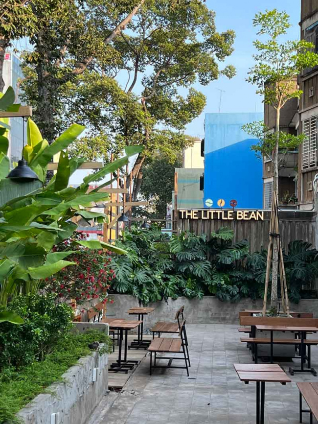 the little bean coffee – vườn nhiệt đới trong tòa nhà cổ tại trung tâm quận 3