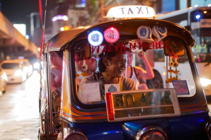 Bỏ túi ngay kinh nghiệm đi xe tuk tuk ở Thái Lan, Khám Phá