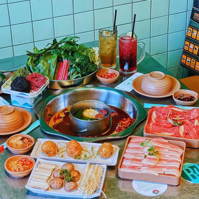 Top 15 quán ăn ngon nức tiếng ở Đà Lạt - Chungking Express - Một chiếc lẩu HongKong