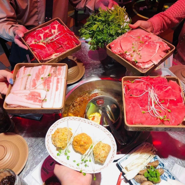 Top 15 quán ăn ngon nức tiếng ở Đà Lạt - Chungking Express - Một chiếc lẩu HongKong