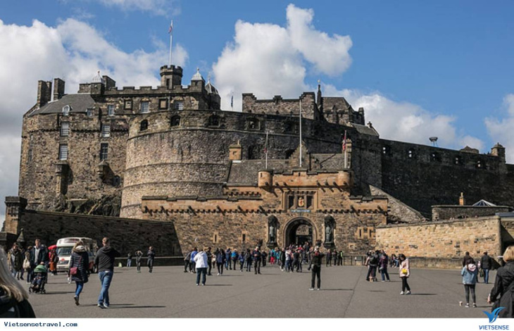 lâu đài edinburgh – lâu đài nguy nga và bí ẩn bậc nhất scotland