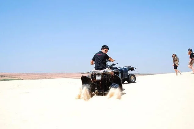 trải nghiệm phong cách du lịch hoang dã tại tiểu sa mạc việt nam ( bàu trắng - bình thuận )