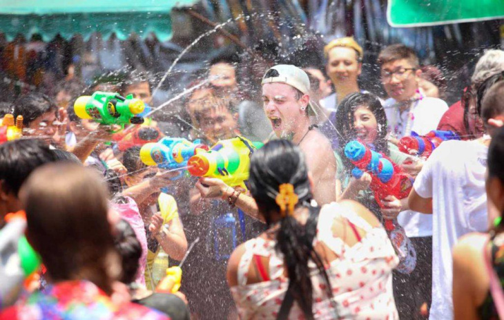 Trọn bộ thông tin lễ hội té nước Songkran Thái Lan 2023 và những lưu ý cần biết, Khám Phá