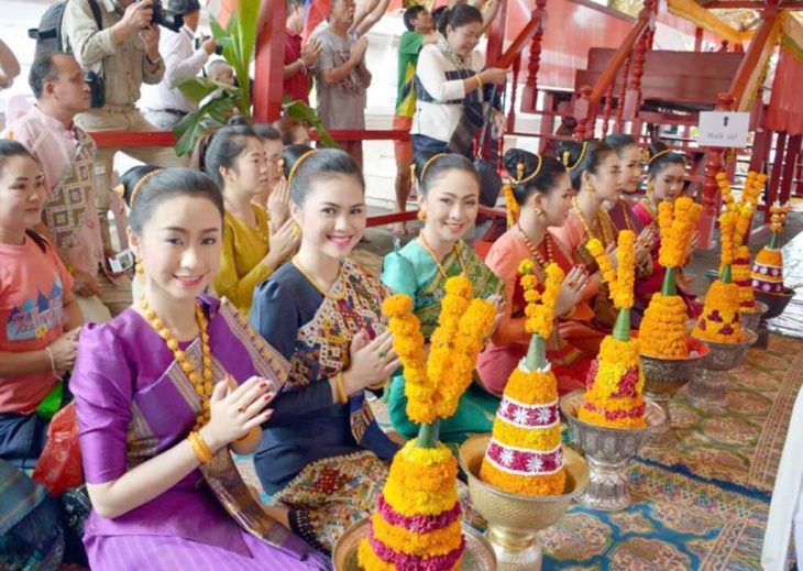 Những đặc điểm văn hóa của người Thái trong lễ hội té nước, Khám Phá