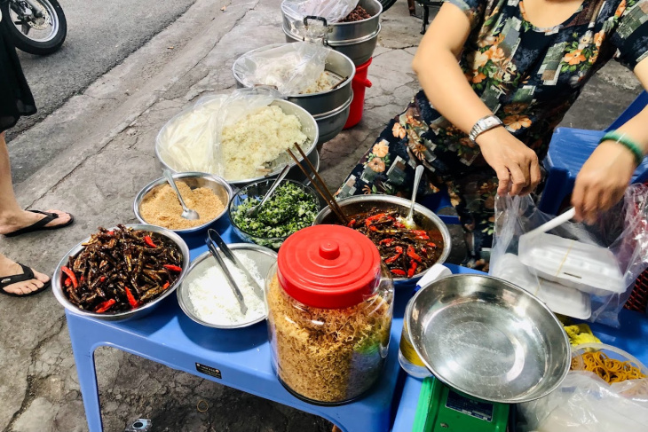 ẩm thực, ẩm thực nha trang, bún cá, du lịch nha trang, khách sạn, máy bay, tour du lịch giá rẻ, xôi cá cơm, điểm đến, lạ miệng với xôi cá cơm Nha Trang 