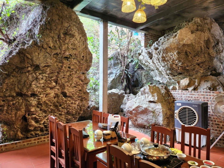 độc lạ nhà hàng trong hang núi đá ở ninh bình