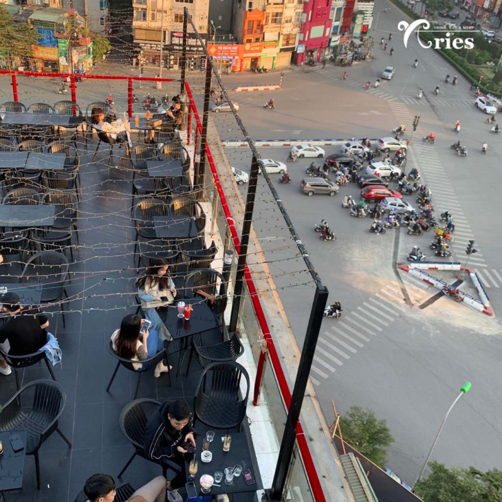Hanoi, 10+ ka maluho nga Hanoi rooftop cafe ug lamiang ilimnon