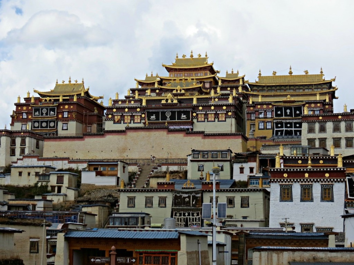 ganden sumtseling monastery, shangrila, tu viện songzanlin, tu viện songzanlin – tu viện phật giáo tây tạng nổi tiếng ở shangrila