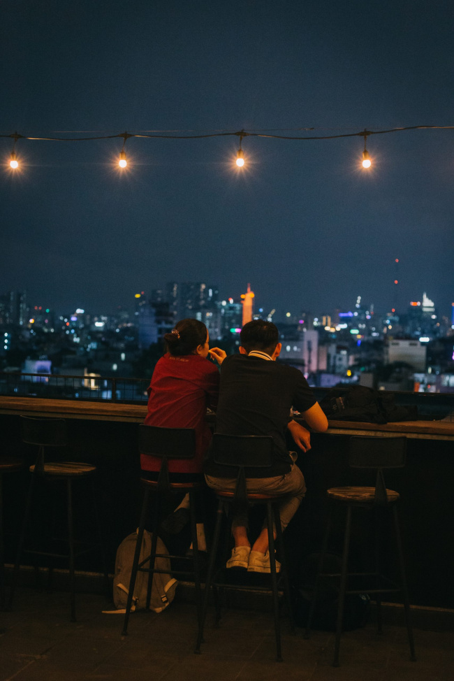 10 quán rooftop chill không cồn giúp bạn “bắt trọn” hoàng hôn sài gòn