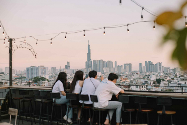 10 quán rooftop chill không cồn giúp bạn “bắt trọn” hoàng hôn sài gòn