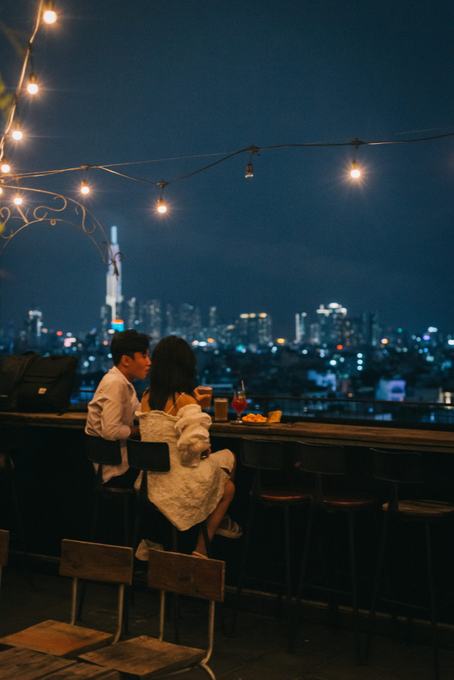 10 quán rooftop chill không cồn giúp bạn “bắt trọn” hoàng hôn sài gòn