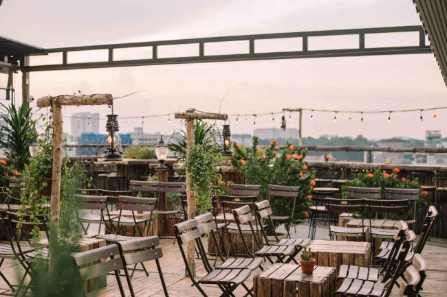 10 quán rooftop chill không cồn giúp bạn “bắt trọn” hoàng hôn sài gòn