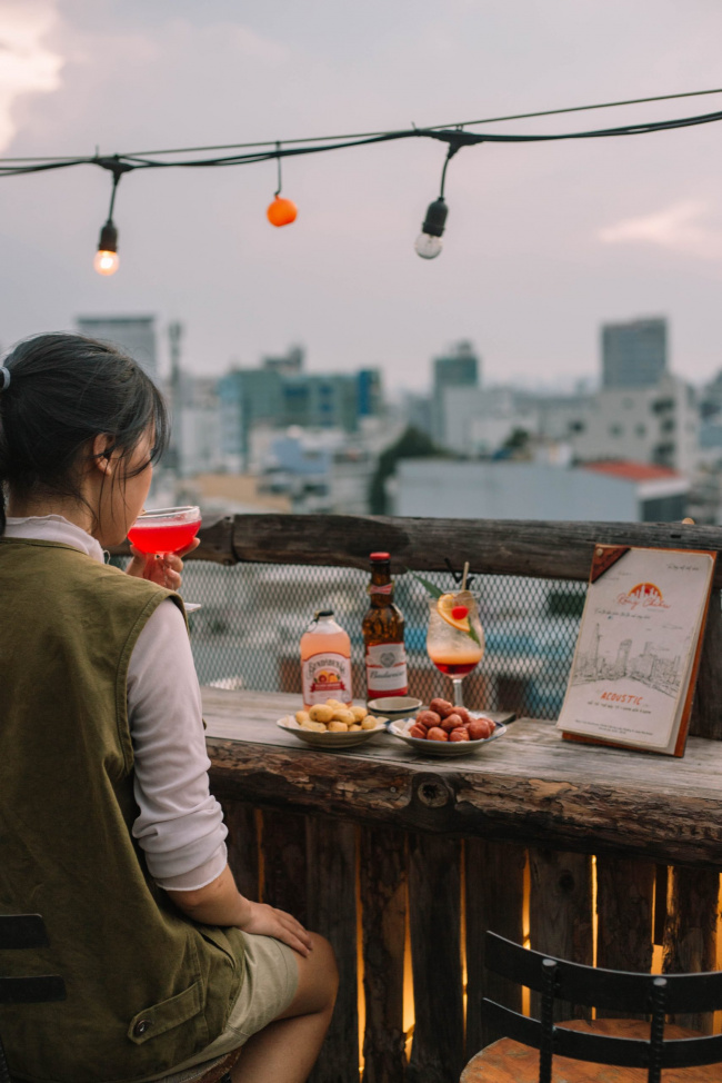 10 quán rooftop chill không cồn giúp bạn “bắt trọn” hoàng hôn sài gòn