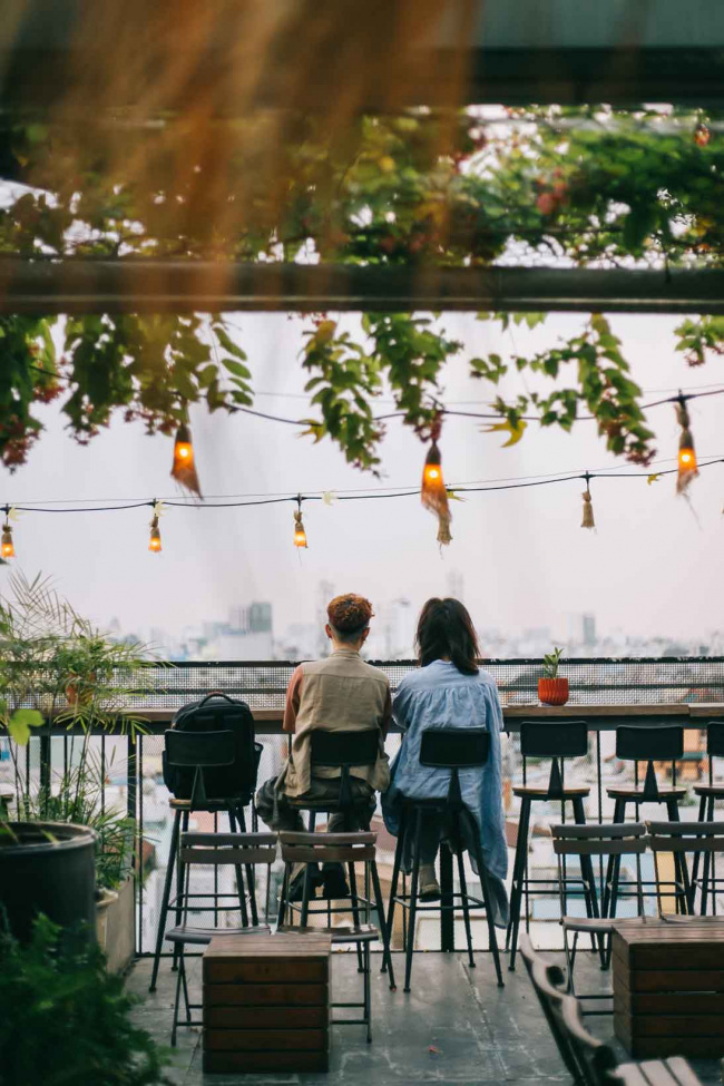 10 quán rooftop chill không cồn giúp bạn “bắt trọn” hoàng hôn sài gòn