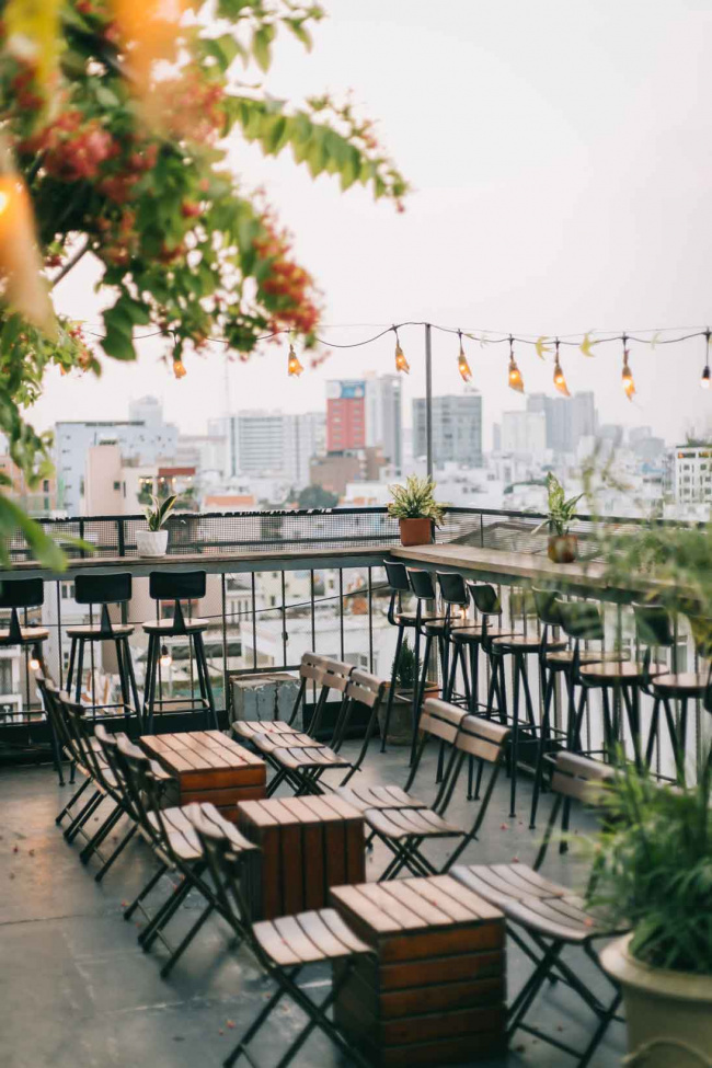 10 quán rooftop chill không cồn giúp bạn “bắt trọn” hoàng hôn sài gòn