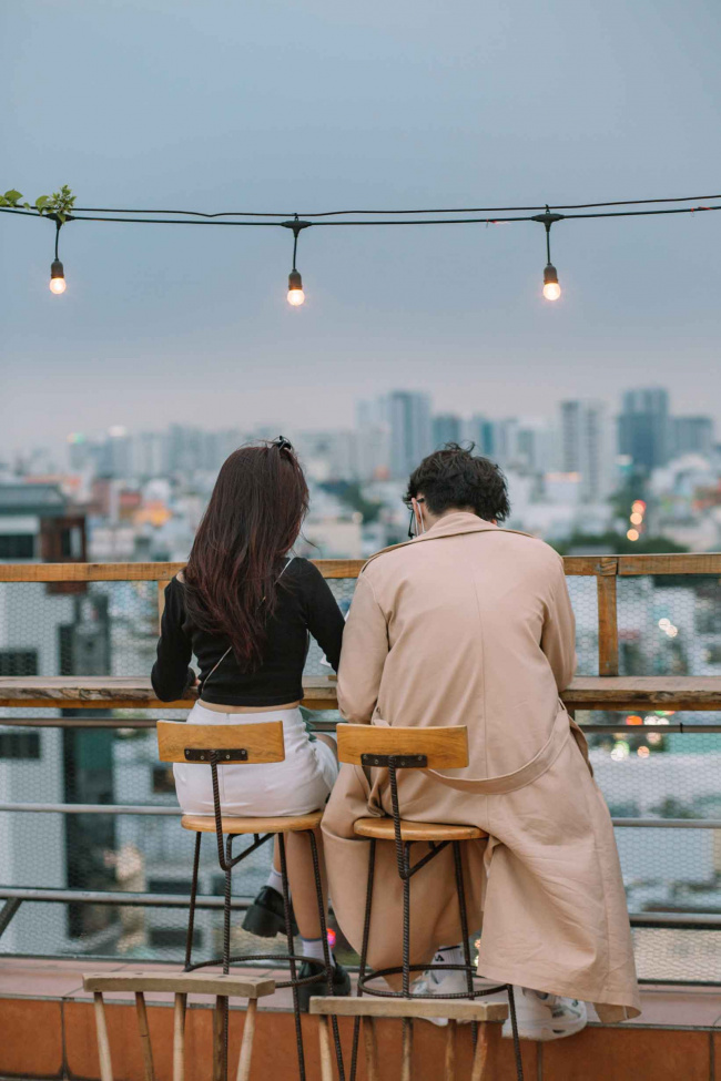 10 quán rooftop chill không cồn giúp bạn “bắt trọn” hoàng hôn sài gòn