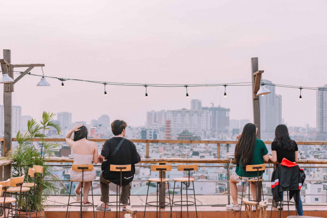 10 quán rooftop chill không cồn giúp bạn “bắt trọn” hoàng hôn sài gòn