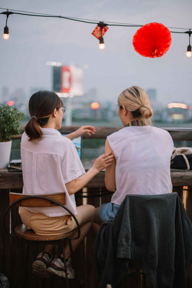 10 quán rooftop chill không cồn giúp bạn “bắt trọn” hoàng hôn sài gòn