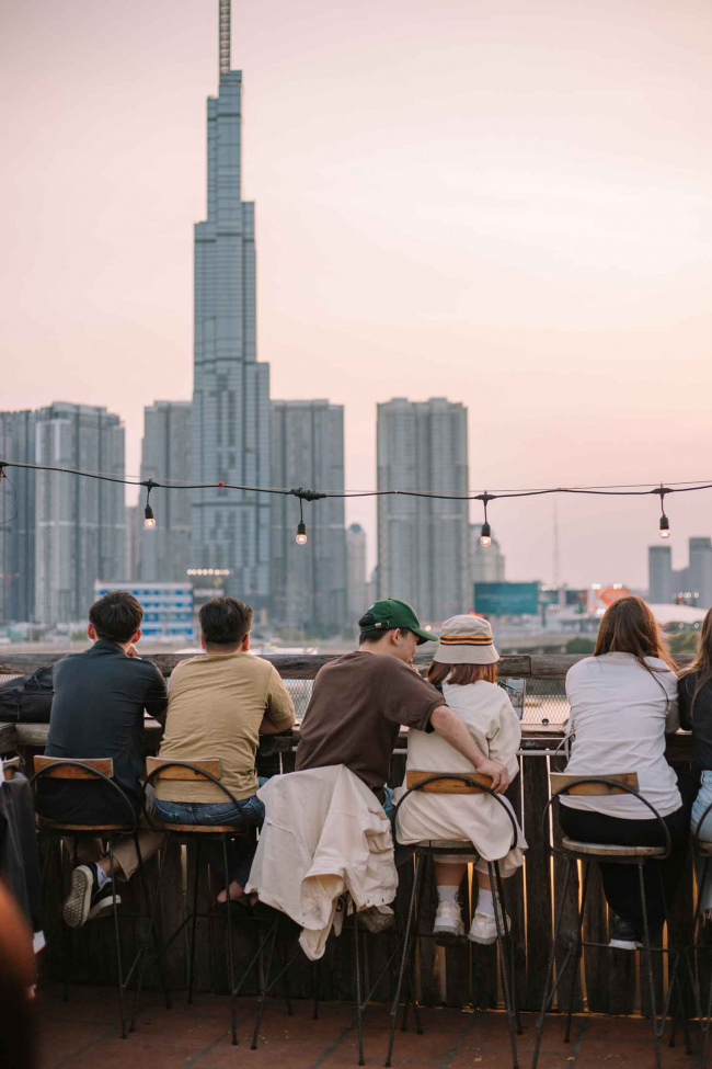 10 quán rooftop chill không cồn giúp bạn “bắt trọn” hoàng hôn sài gòn