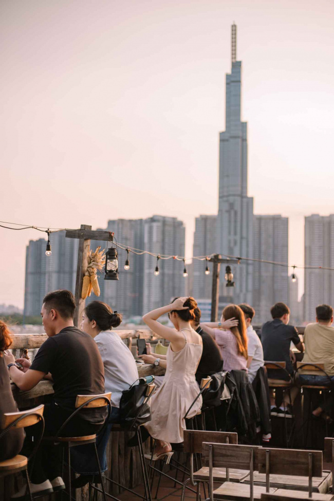 10 quán rooftop chill không cồn giúp bạn “bắt trọn” hoàng hôn sài gòn