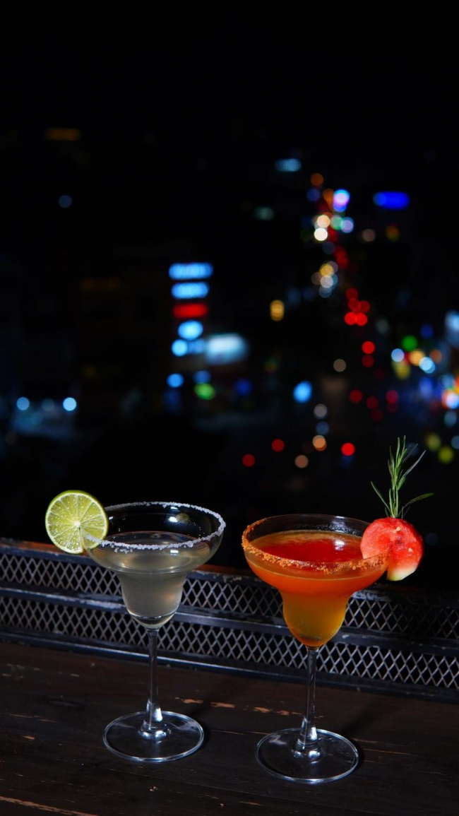 10 quán rooftop chill không cồn giúp bạn “bắt trọn” hoàng hôn sài gòn