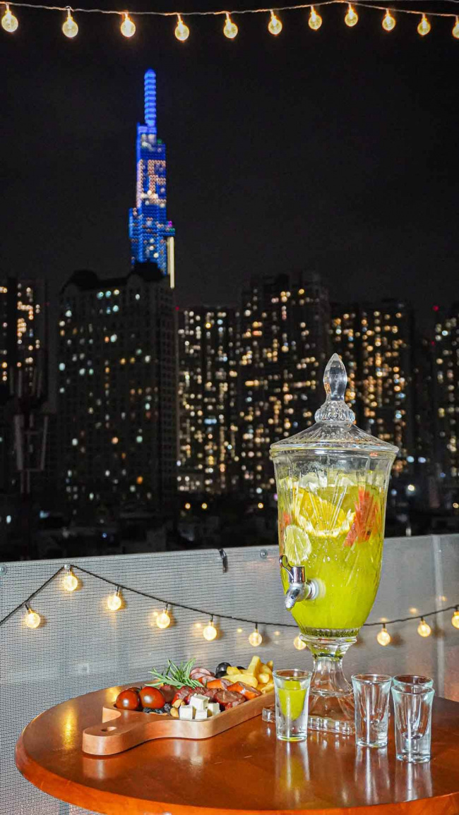 10 quán rooftop chill không cồn giúp bạn “bắt trọn” hoàng hôn sài gòn