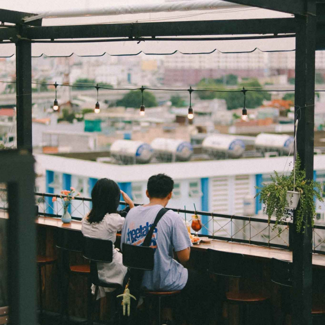 10 quán rooftop chill không cồn giúp bạn “bắt trọn” hoàng hôn sài gòn