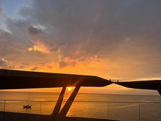kiss bridge – a new check-in spot for love and stunning sunsets in phu quoc